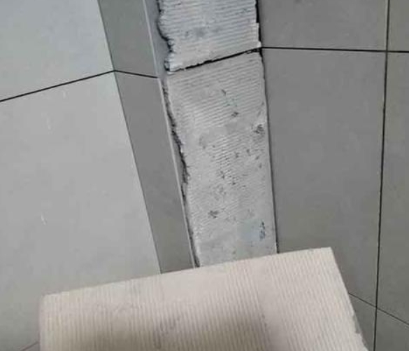 武陵瓷砖空鼓维修公司分享下厨房瓷砖脱落的补救措施。